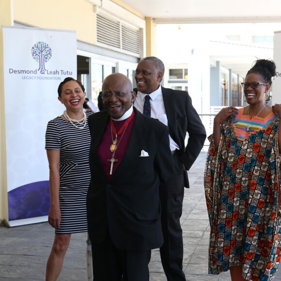 Le prince Harry a rencontré l'archevêque anglican sud-africain Emeritus Desmond Tutu, à Cape Town, au premier jour de sa visite officielle en Afrique du Sud. Le 30 novembre 2015