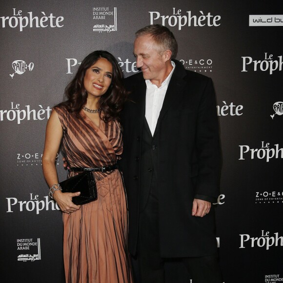 Salma Hayek et son mari François-Henri Pinault lors de l'avant-première du film "Le Prophète" à l'Institut du monde arabe à Paris, le 30 novembre 2015.
