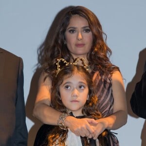 Exclusif - Salma Hayek et sa fille Valentina Paloma Pinault - Intérieur lors de l'avant-première du film "Le Prophète" à l'Institut du monde arabe à Paris, le 30 novembre 2015.