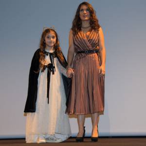 Exclusif - Salma Hayek et sa fille Valentina Paloma Pinault - Intérieur lors de l'avant-première du film "Le Prophète" à l'Institut du monde arabe à Paris, le 30 novembre 2015.