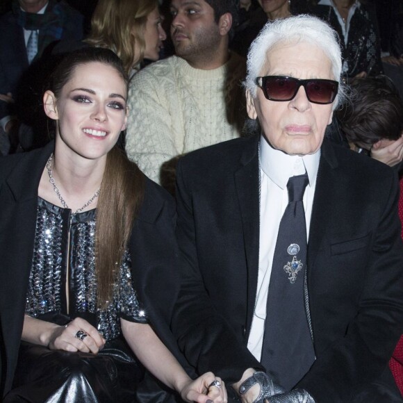 Karl Lagerfeld et Kristen Stewart avec la princesse Caroline de Hanovre et sa fille la princesse Alexandra de Hanovre - Front row lors de la présentation de la collection Chanel Métiers d'Art Paris-Rome aux studios Cinecitta à Rome, le 1er décembre 2015. © Olivier Borde/Bestimage