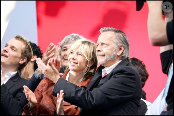 Romane Serda et Renaud lors d'un meeting de Ségolène Royal pour les présidentielles, le 1er mai 2007.