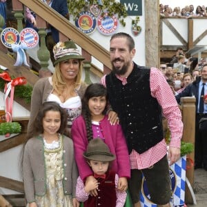 Franck Ribery célèbre la fête de la bière "Oktoberfest" avec sa femme Wahiba et ses enfants Salif, Shakinez et Hizya à Munich en Allemagne le 5 octobre 2014.05/10/2014 - Munich