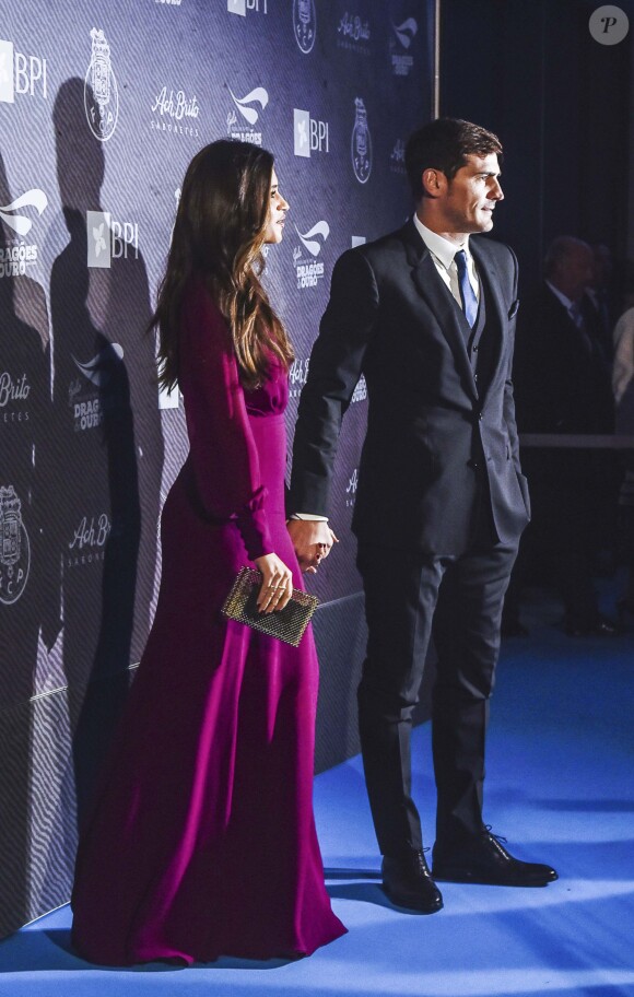 Iker Casillas et Sara Carbonero, enceinte, lors du gala Dragoes de Ouro à Porto, le 30 novembre 2015