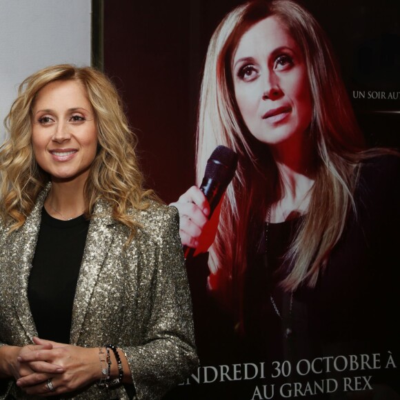 Semi-Exclusif - Lara Fabian présente son film "Un soir autour du Monde", une soirée autour de ses concerts à l'étranger, au Grand Rex à Paris. Le 30 Octobre 2015 © Denis Guignebourg