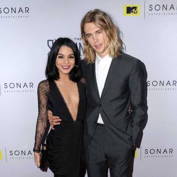 Vanessa Hudgens et Austin Butler assistent à la projection de la série 'The Shannara Chronicles au cinéma iPic Theaters. Los Angeles, le 4 décembre 2015.