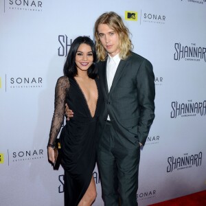 Vanessa Hudgens et Austin Butler assistent à la projection de la série 'The Shannara Chronicles au cinéma iPic Theaters. Los Angeles, le 4 décembre 2015.