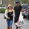 Tiffany Thornton enceinte et son mari Chris Carney font du shopping à Los Angeles, le 12 avril 2012
