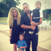Chris Carney et Tiffany Thornton et leurs enfants / photo postée sur Instagram, au mois de septembre 2015
