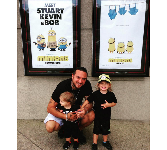Chris Carney et ses enfants / photo postée sur Instagram, au mois de septembre 2015