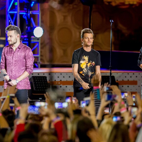 Le groupe One Direction (Harry Styles, Louis Tomlinson, Niall Horan, Liam Payne) en concert lors de 'Jimmy Kimmel Live!' à Hollywood, le 19 novembre 2015. © CPA