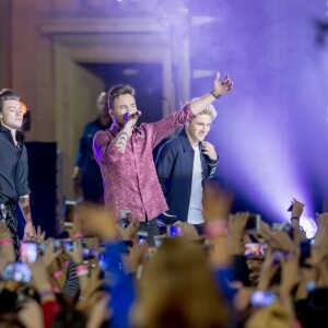 Le groupe One Direction (Harry Styles, Louis Tomlinson, Niall Horan, Liam Payne) en concert lors de 'Jimmy Kimmel Live!' à Hollywood, le 19 novembre 2015. © CPA