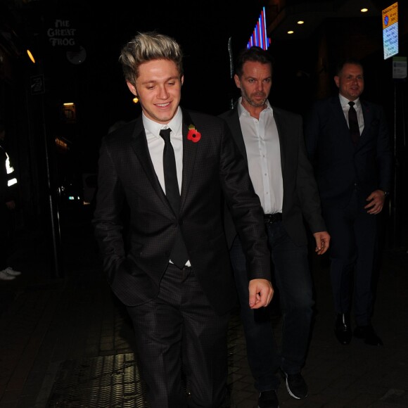 Niall Horan - Les membres du groupe One Direction Niall Horan et Liam Payne arrivent au « Cirque le soir » à Londres, le 2 novembre 2015