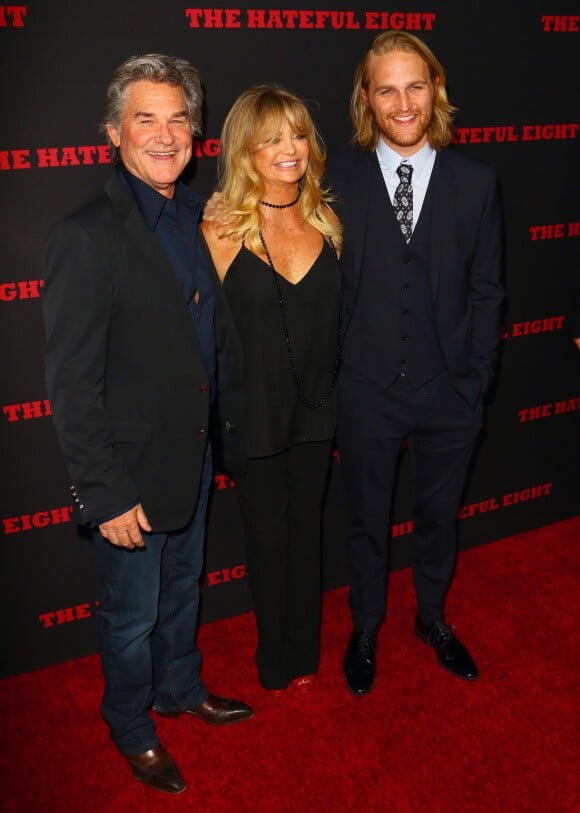 Kurt Russell avec sa fiancée et compagne depuis 30 ans Goldie Hawn et leur fils Wyatt Russell à la première de "Les Huit Salopards" à Hollywood, le 7 décembre 201.
