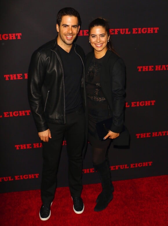 Eli Roth et sa femme Lorenza Izzo  à la première du film "Les Huit Salopards" à Hollywood, le 7 décembre 2015