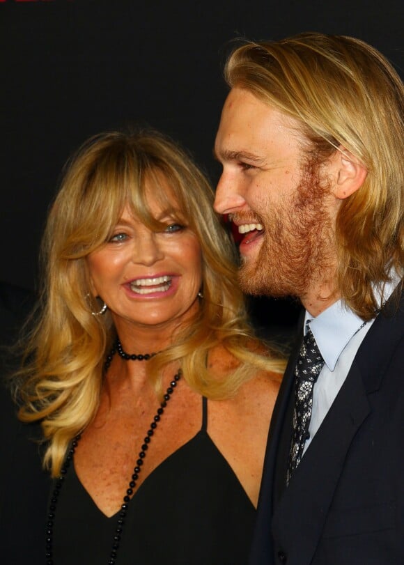 Goldie Hawn et son fils Wyatt Russell à la première du film "Les Huit Salopards" à Hollywood, le 7 décembre 2015