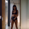 Le 7 décembre 2015 sur Youtube, Selena Gomez dévoile les premières images très sexy de son nouveau clip Hands To Myself. La chanteuse est en sous-vêtements tandis qu'elle assure la promotion d'une enceinte de la marque Beats By Dre.