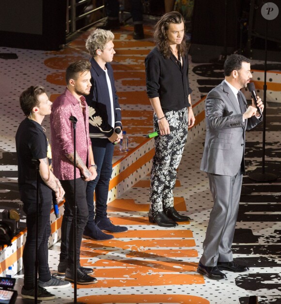 Le groupe One Direction (Harry Styles, Louis Tomlinson, Niall Horan, Liam Payne) en concert lors de 'Jimmy Kimmel Live!' à Hollywood, le 19 novembre 2015