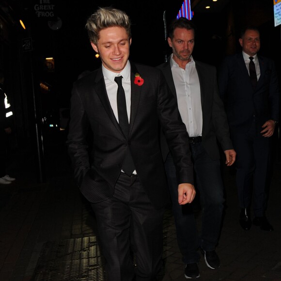 Niall Horan - Les membres du groupe One Direction Niall Horan et Liam Payne arrivent au « Cirque le soir » à Londres, le 2 novembre 2015