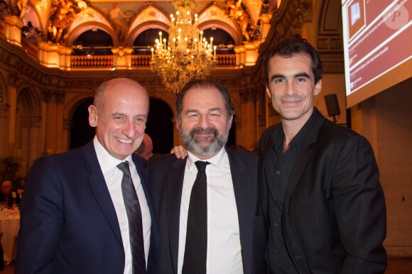 Jean-Michel Aphatie, Denis Olivennes et Raphaël Enthoven - Dîner de la FIDH (Fédération International des Droits de l'Homme) à l'Hôtel de Ville de Paris le 8 décembre 2015.