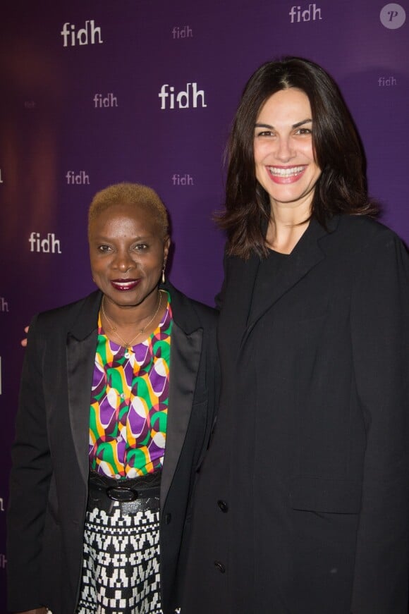 Angelique Kidjo et Helena Noguerra - Dîner de la FIDH (Fédération International des Droits de l'Homme) à l'Hôtel de Ville de Paris le 8 décembre 2015.