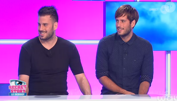 Zarko et Zelko sur le plateau du Debrief de "Secret Story 9" sur NT1. Le 27 août 2015. Zarko a dévoilé une coupe de cheveux à la Justin Bieber.