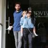 Scott Disick et Kourtney Kardashian sont allés déjeuner avec leur petite Penelope au restaurant Lovi's Delicatessen à Calabasas, le 9 décembre 2015