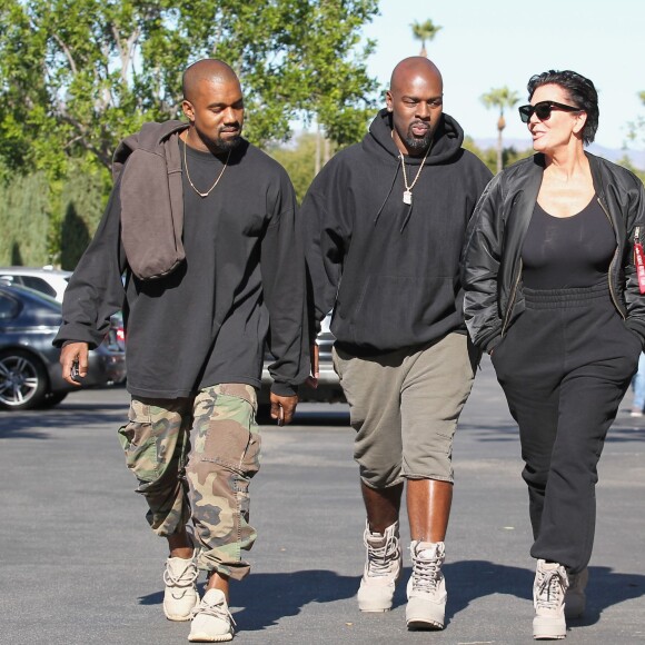 Exclusif - Kris Jenner et son compagnon Corey Gamble se baladent avec Kanye West à Calabasas le 7 novembre 2015. Au lendemain de l'anniversaire des 60 ans de Kris.