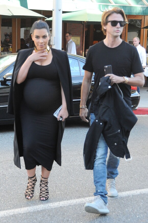 Kim Kardashian enceinte est allée déjeuner avec son ami Jonathan Cheban au restaurant ‘La Scala' à Beverly Hills. Ils retrouvent Larsa Pippen plus tard dans la journée. Le 9 novembre 2015