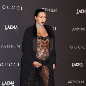Kim Kardashian, enceinte lors du Gala "The LACMA 2015 Art+Film" en l'honneur de James Turrell et Alejandro Inarritu à Los Angeles, le 7 novembre 2015.