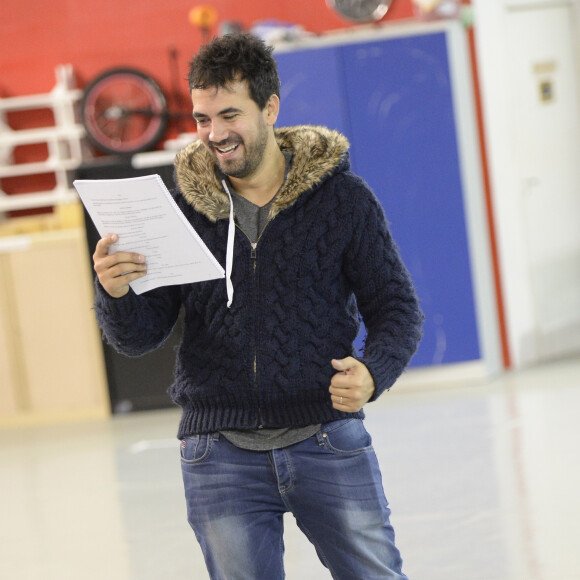 Exclusif - Alex Goude lors des répétitions du spectacle "Timéo" mis en scène par Alex Goude à l'école Nationale des Arts du Cirque de Rosny-sous-Bois, le 28 novembre 2015.