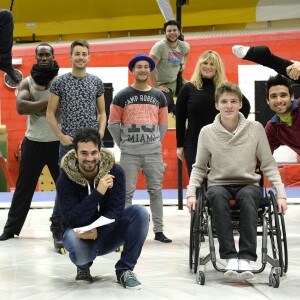 Exclusif - Alex Goude et sa troupe lors des répétitions du spectacle "Timéo" mis en scène par Alex Goude à l'école Nationale des Arts du Cirque de Rosny-sous-Bois, le 28 novembre 2015.