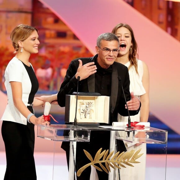 Léa Seydoux, Abdellatif Kechiche (Palme d'Or pour "La vie d'Adèle") et Adèle Exarchopoulos - Cérémonie lors de la clôture du 66e festival du film de Cannes le 26 mai 2013.