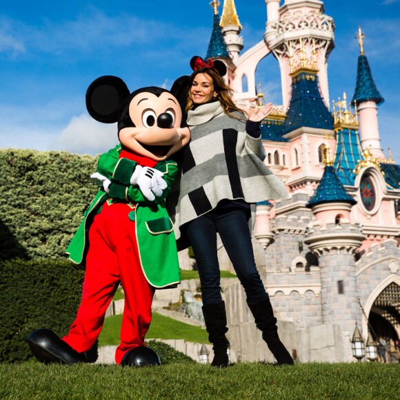 Ingrid Chauvin prend la pose au parc Disneyland, décembre 2015.