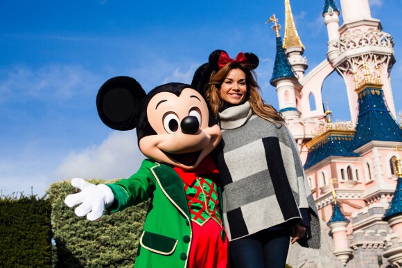 Ingrid Chauvin prend la pose au parc Disneyland, décembre 2015.