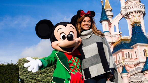 Ingrid Chauvin et Leïla Bekhti fêtent Noël avec Mickey à Disneyland Paris !