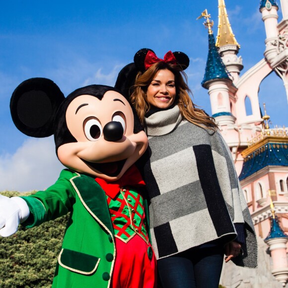 Ingrid Chauvin prend la pose au parc Disneyland, décembre 2015.