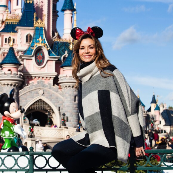 Ingrid Chauvin prend la pose au parc Disneyland, décembre 2015.