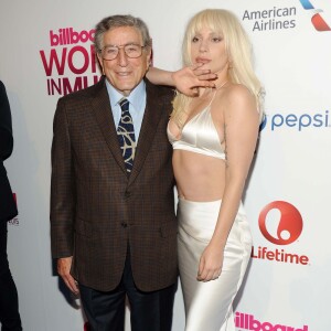 Tony Bennett et Lady Gaga arrive à la soirée Billboard's 10th Annual Women In Music au Cipriani 42nd Street à New York, le 11 décembre 2015.