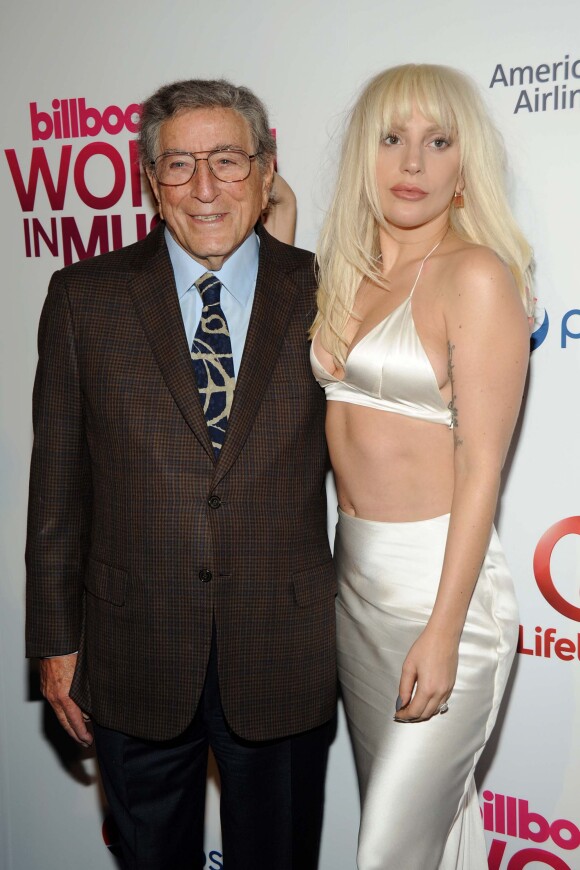 Tony Bennett et Lady Gaga arrive à la soirée Billboard's 10th Annual Women In Music au Cipriani 42nd Street à New York, le 11 décembre 2015.
