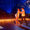Loïc Nottet et sa partenaire, dans Danse avec les stars 6 sur TF1, le samedi 12 décembre 2015.