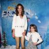 Alessandra Ambrosio et sa fille Anja lors de première de "Frozen" de Disney On Ice à Los Angeles, le 10 décembre 2015.