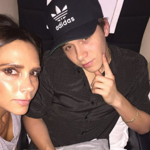 Victoria Beckham et son fils Brooklyn / photo postée sur Instagram, le 9 décembre 2015.