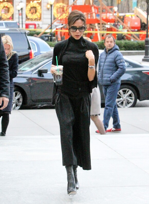 Victoria Beckham devant son hôtel à New York, le 8 décembre 2015