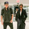 Victoria Beckham et son fils Brooklyn arrivent à l'aéroport de JFK à New York pour prendre l’avion, le 10 novembre 2015