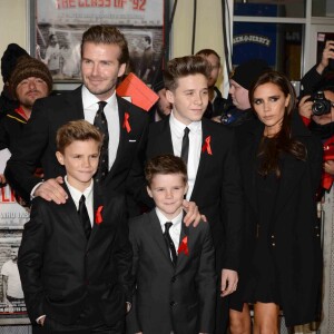 David Beckham, Victoria Beckham et leurs fils Brooklyn, Romeo et Cruz à la première de "The Class Of 92" à Londres, le 1er décembre 2013.