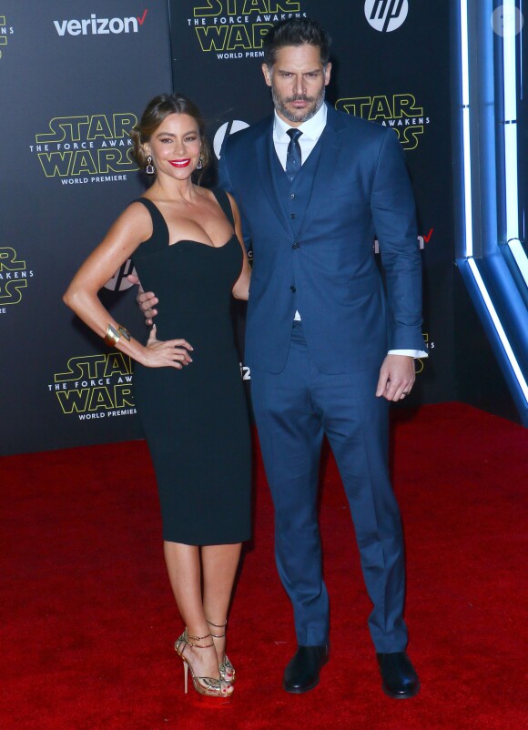 Joe Manganiello et sa femme Sofia Vergara - Avant-première du film Star Wars : Le Réveil de la force à Hollywood au Chinese Theater (Los Angeles), le 14 décembre 2015
