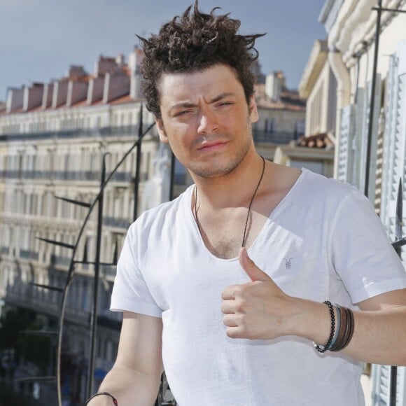 Exclusif - Kev Adams - Kev Adams inaugure le 1er Comédie Club qui porte son nom, "L'espace Kev Adams" sur le Quai du Rire à Marseille le 30 mai 2014.