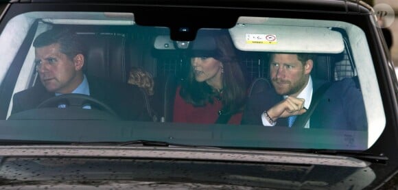 Kate Middleton prenait part le 16 décembre 2015 au repas de Noël à Buckingham Palace.