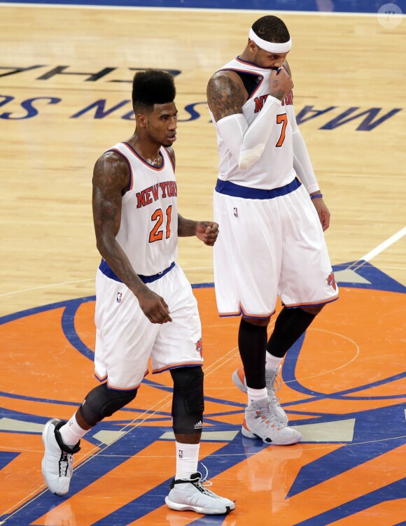 Iman Shumpert et Carmelo Anthony lors du match entre les Knicks de New York et les Atlanta Hawks au Madison Square Garden de New York le 10 novembre 2014